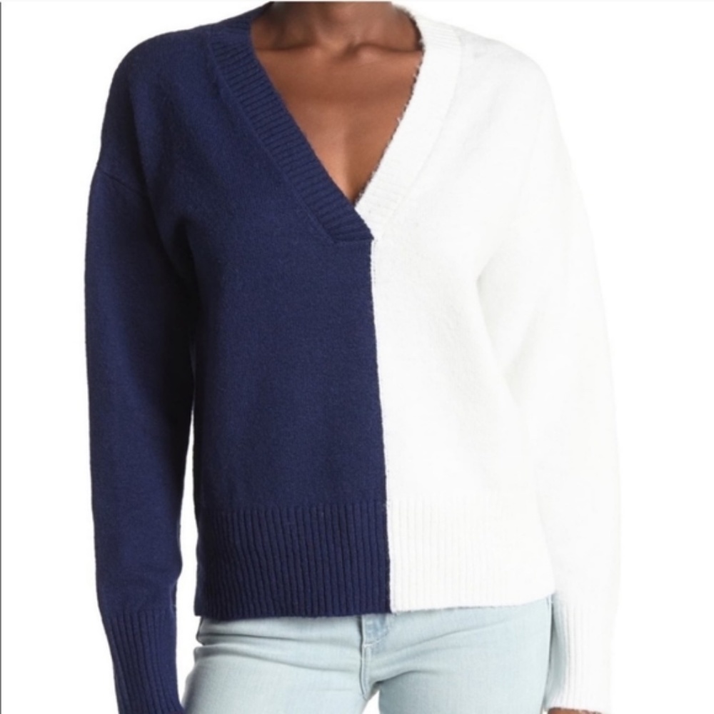 Sweet Romeo Colorblock V-neck Sweater In Navy/Winter White